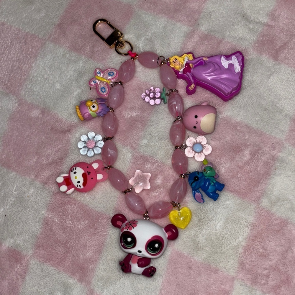 Cutie Clip Beaded Charm Keychain with LPS, Hello Kitty, Stitch & More - Picture 2 of 7